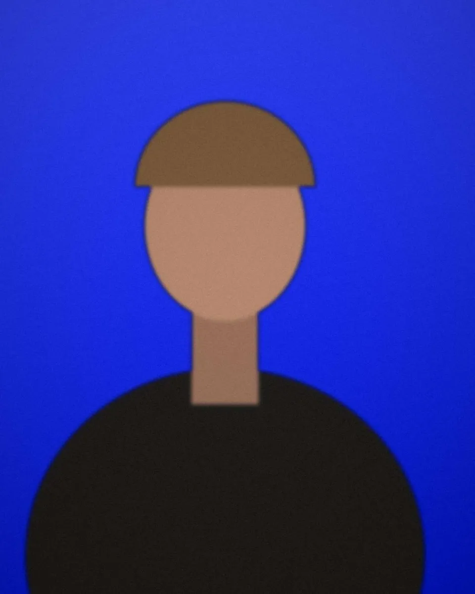Portrait de Maya Lenoir, designer graphique (personne fictive)