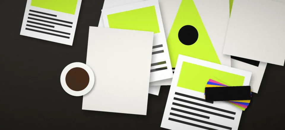 Devis et planning d'un projet posés sur un bureau