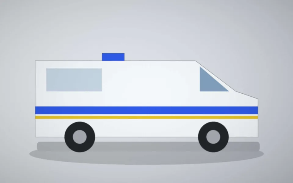 Ambulance blanche de profil, sans logo de marque visible