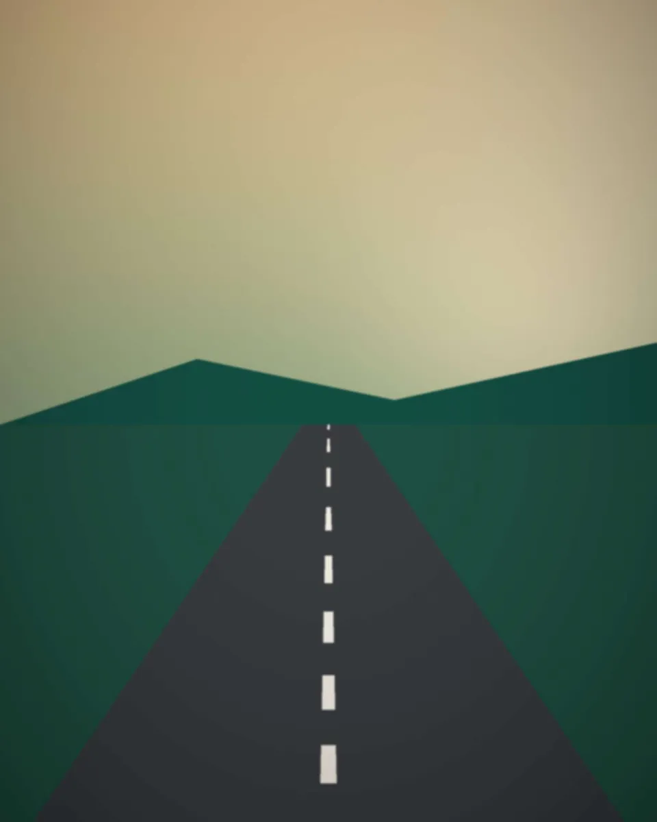 Route de campagne au coucher du soleil, une voiture au loin
