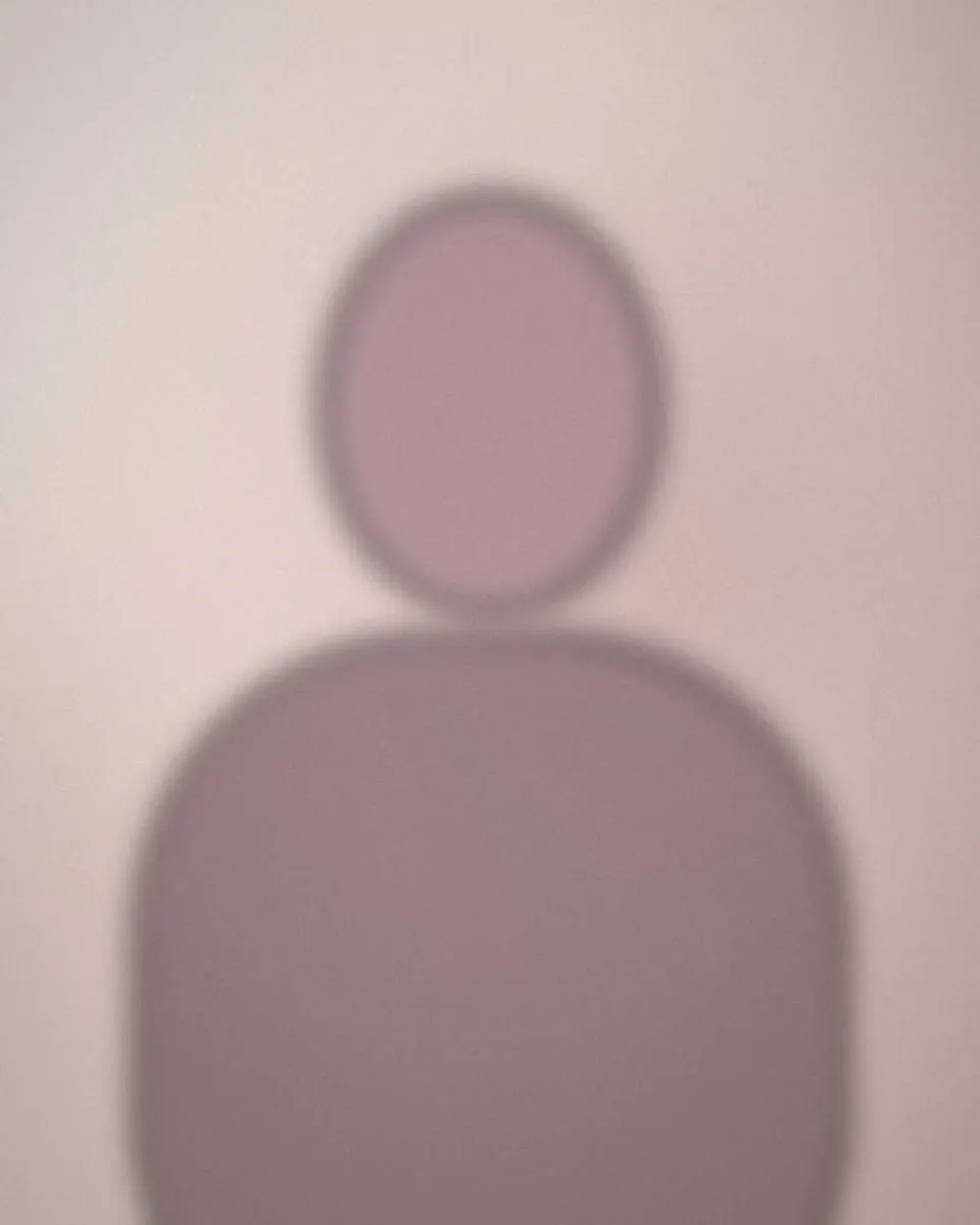 Portrait de Léa, esthéticienne spécialisée en épilation