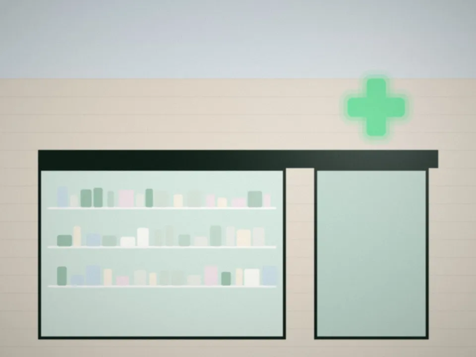 Façade de la pharmacie avec sa croix verte allumée
