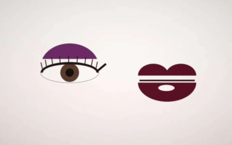 Regard prune et bouche intense