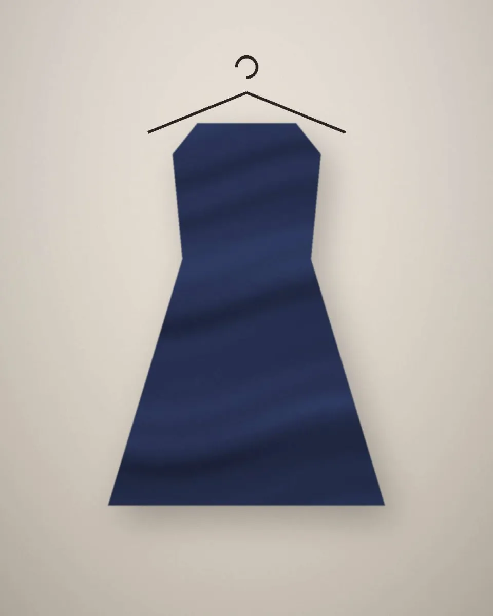 Robe portefeuille bleu nuit sur cintre