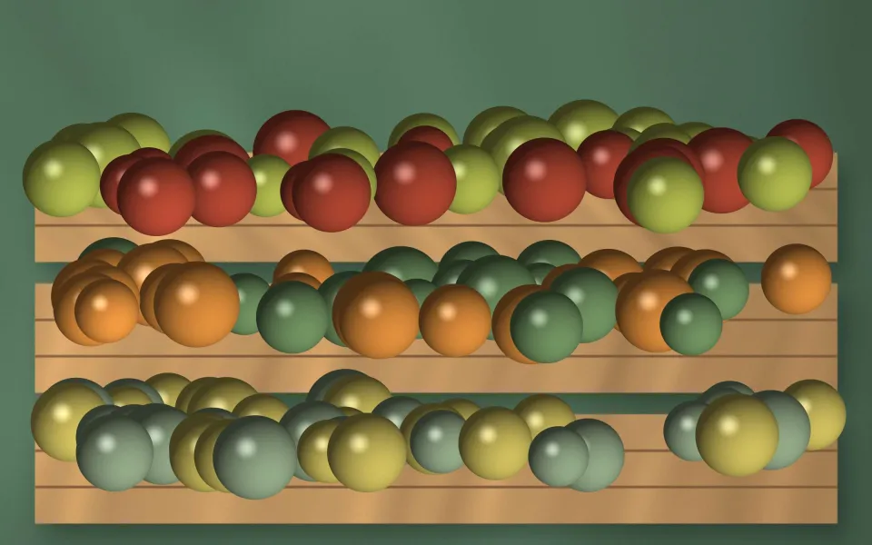 Cagettes de pommes, courges et choux sur l’étal