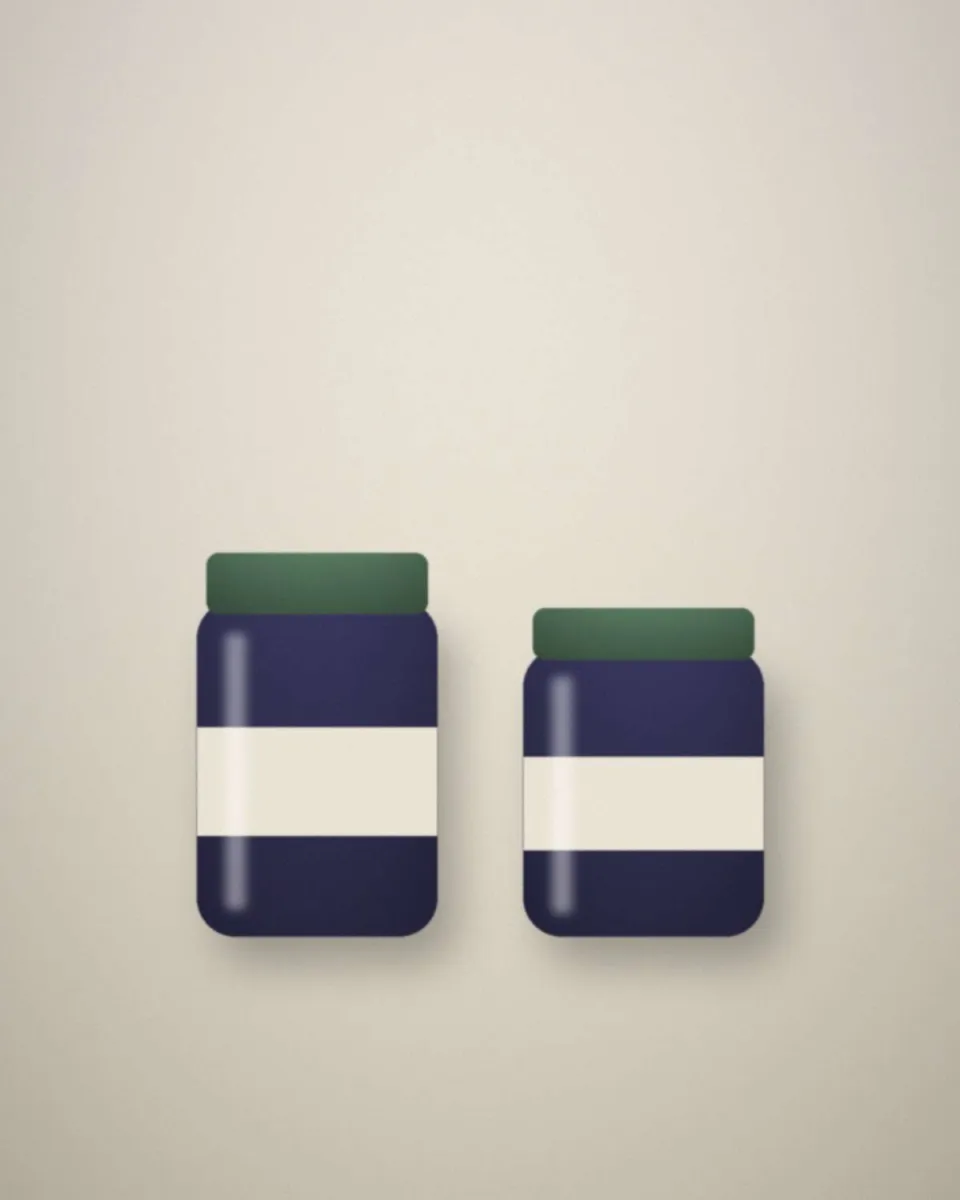 Deux pots de confiture de myrtilles