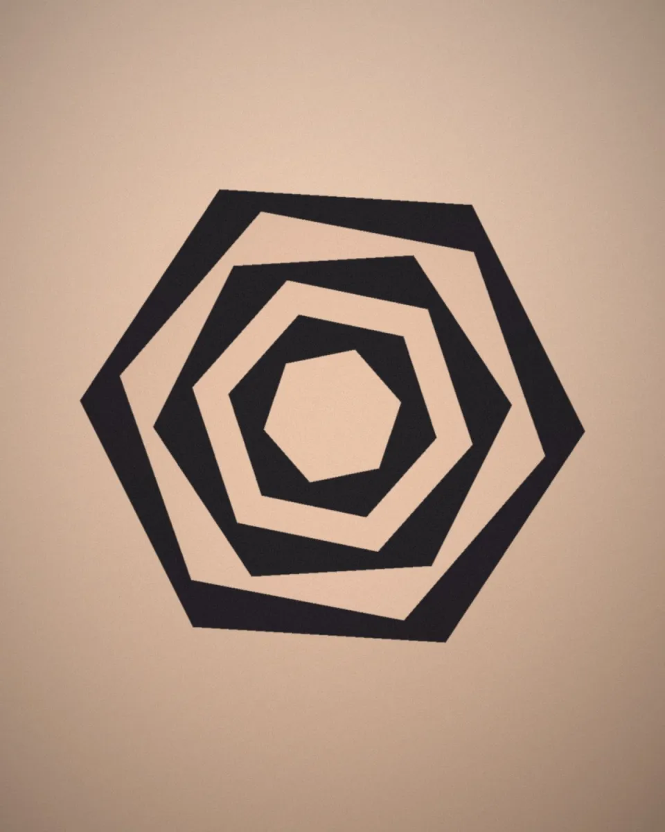 Tatouage blackwork « Hexagones » sur avant-bras, réalisé par Inès