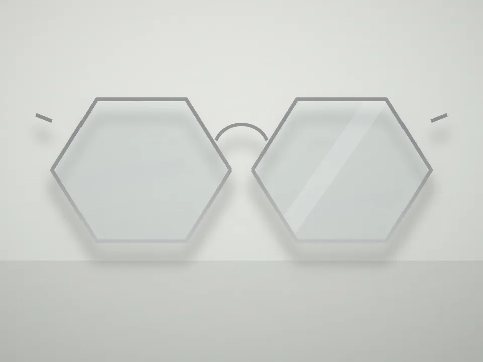 Monture hexagonale titane fin posée sur un présentoir clair (modèle d'exemple)