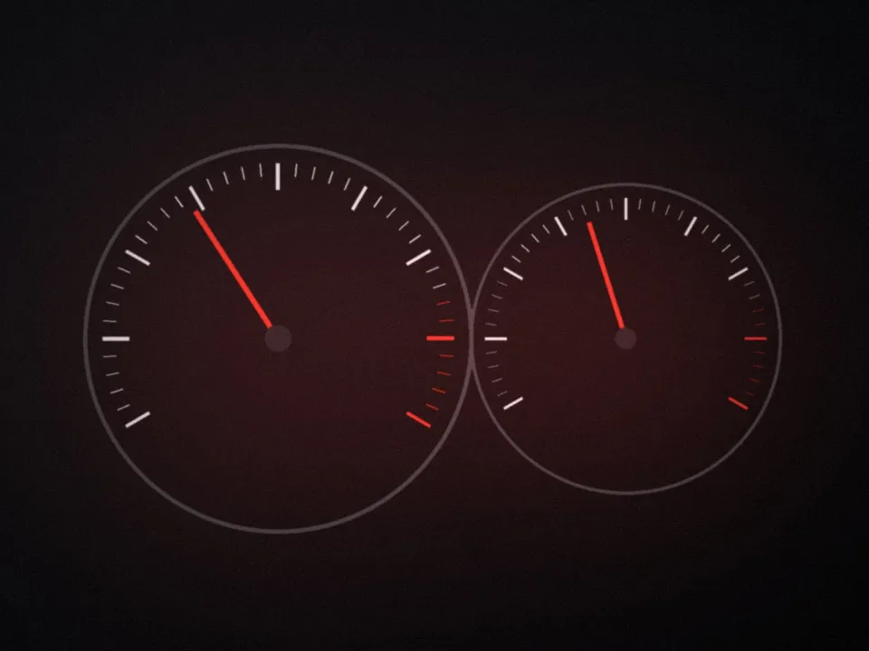 Écran de diagnostic électronique branché sur une voiture