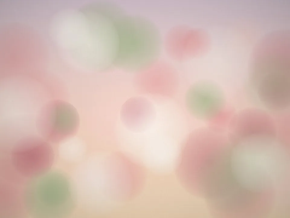 Compositions florales roses et blanches pour une table