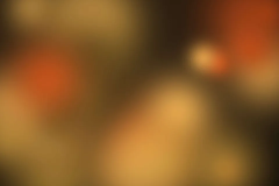 Marmites de sauces qui mijotent en cuisine