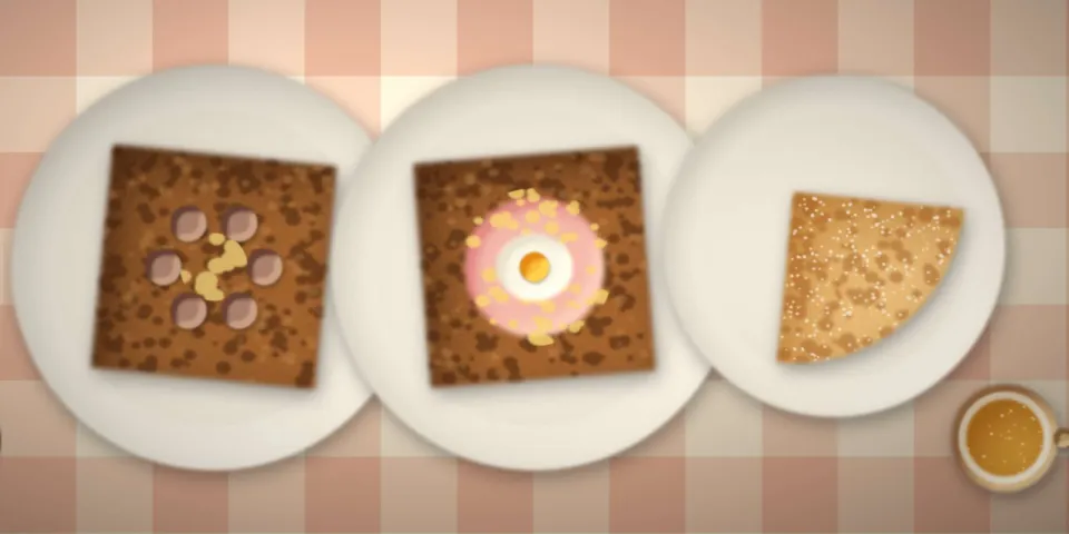 Trois assiettes vues du dessus : deux galettes de sarrasin et une crêpe sucrée